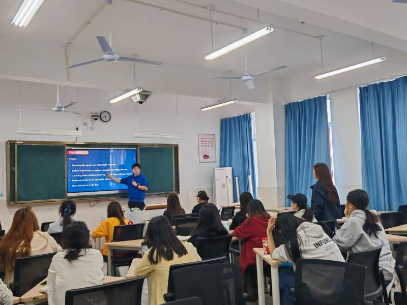 学院师生参加2025年新加坡护理医科奖学金项目视频交流培训会