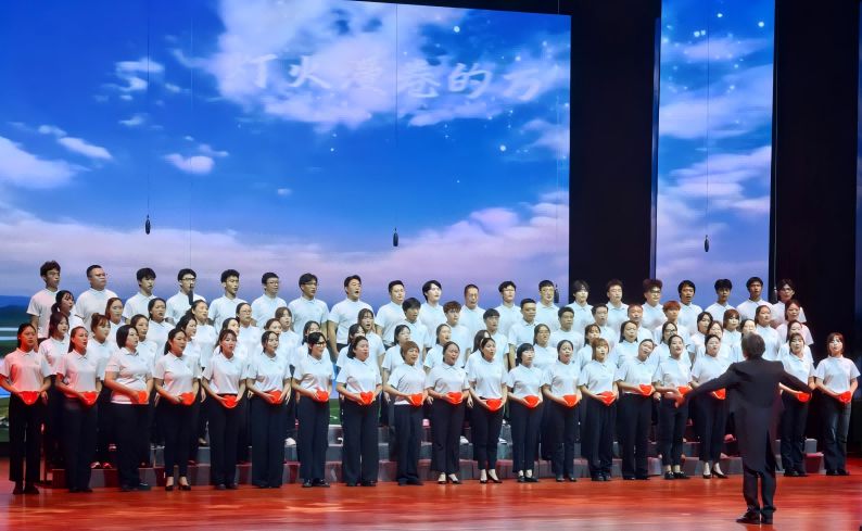 學(xué)院師生合唱團(tuán)在市直機(jī)關(guān)歌詠比賽中獲一等獎(jiǎng)